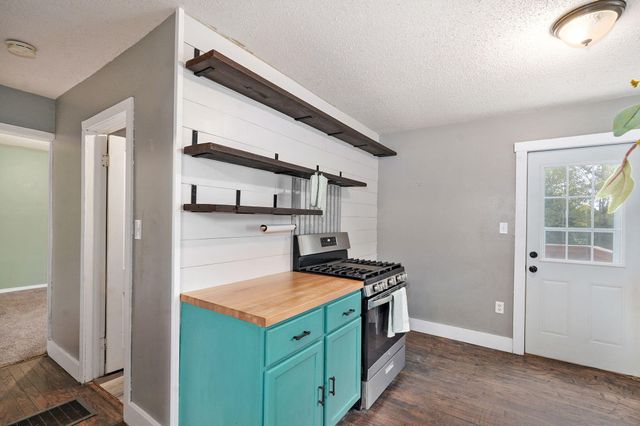 2258 N Roosevelt Avenue, Springfield, MO 65803