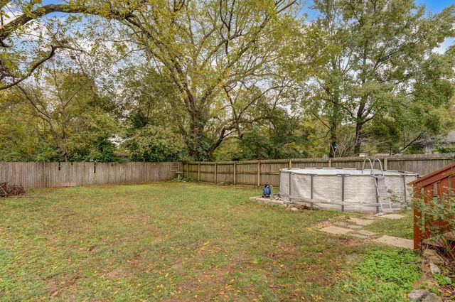 2258 N Roosevelt Avenue, Springfield, MO 65803