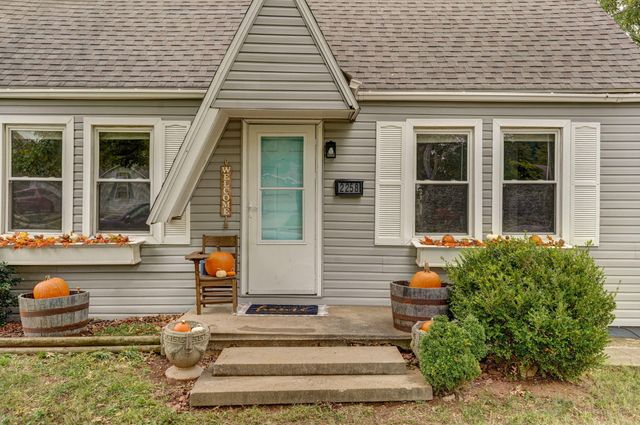 2258 N Roosevelt Avenue, Springfield, MO 65803