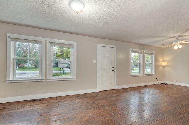 2258 N Roosevelt Avenue, Springfield, MO 65803