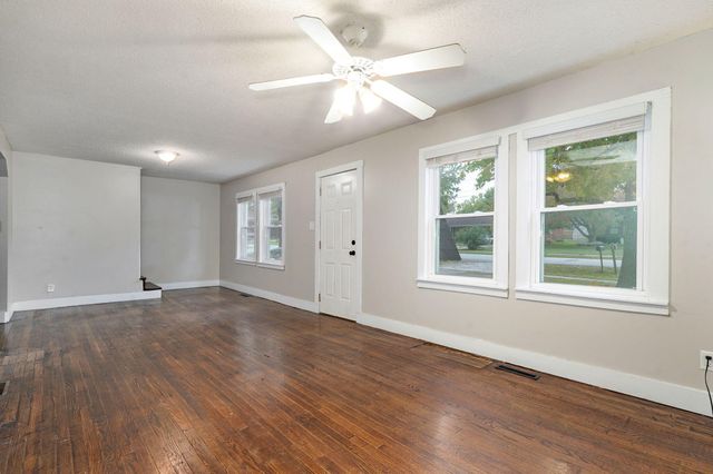 2258 N Roosevelt Avenue, Springfield, MO 65803