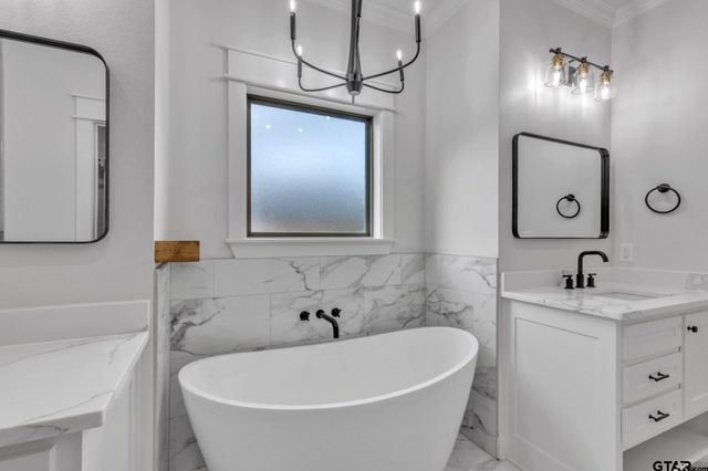 19446 Cedarpark Pl, Lindale, TX 75771