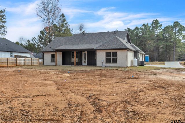 19446 Cedarpark Pl, Lindale, TX 75771