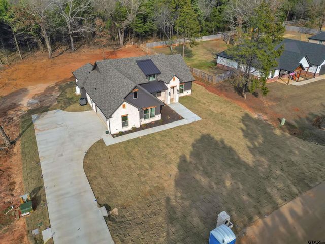 19446 Cedarpark Pl, Lindale, TX 75771