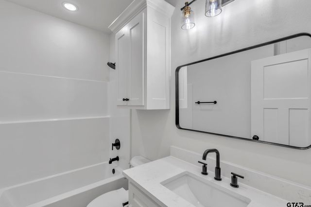 19446 Cedarpark Pl, Lindale, TX 75771