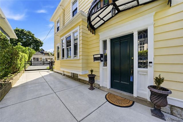 40 Jewett Parkway, Buffalo, NY 14214