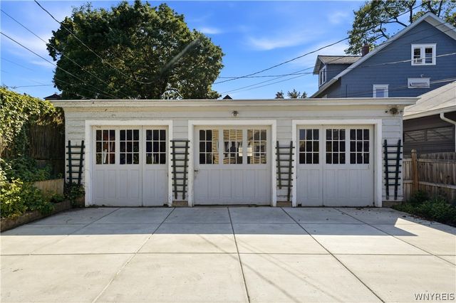40 Jewett Parkway, Buffalo, NY 14214