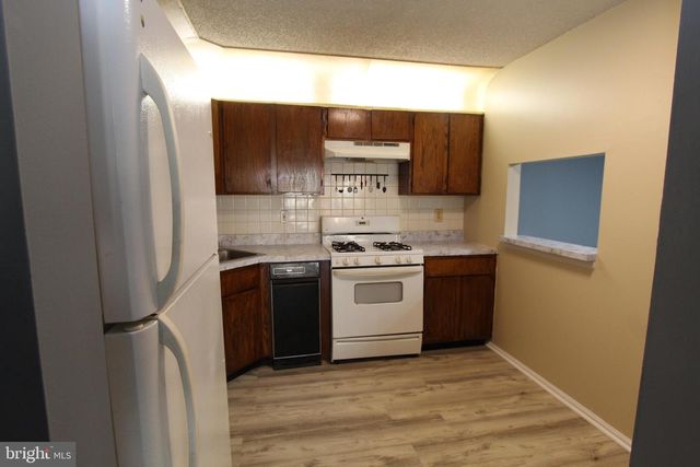 8 JOYNER CT, Trenton, NJ 08648