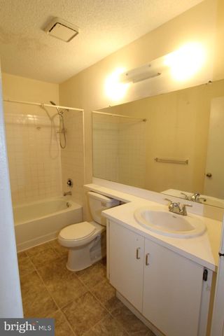 8 JOYNER CT, Trenton, NJ 08648