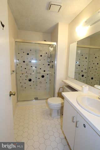 8 JOYNER CT, Trenton, NJ 08648