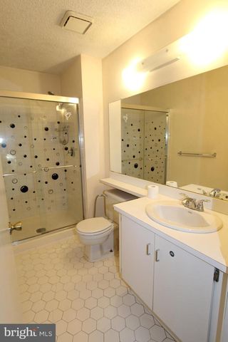 8 JOYNER CT, Trenton, NJ 08648