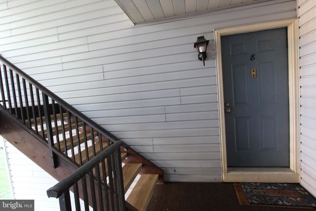 8 JOYNER CT, Trenton, NJ 08648
