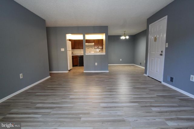 8 JOYNER CT, Trenton, NJ 08648