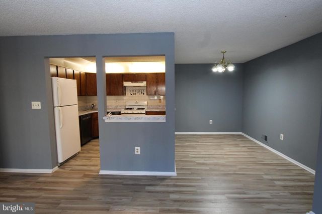 8 JOYNER CT, Trenton, NJ 08648