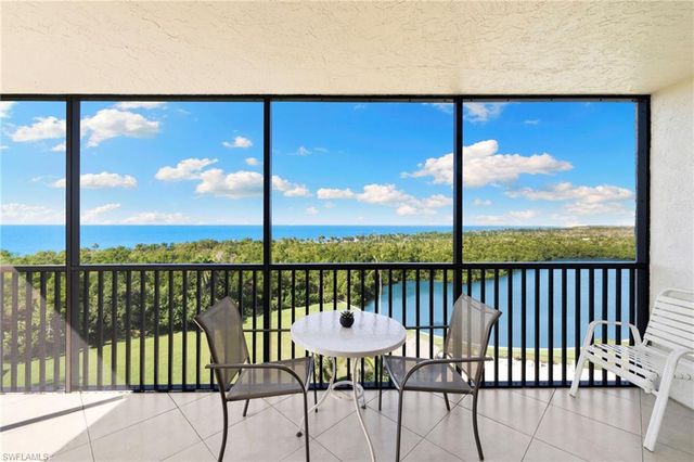 11 Bluebill AVE # 702, Naples, FL 34108