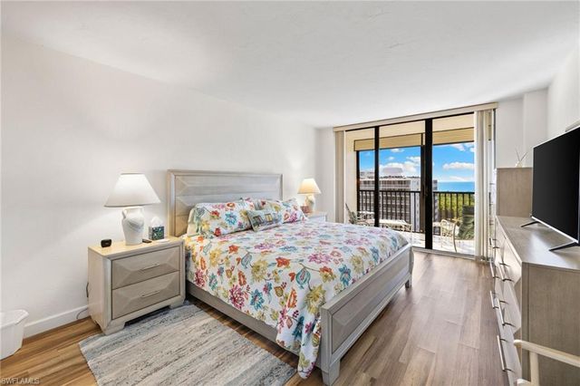 11 Bluebill AVE # 702, Naples, FL 34108