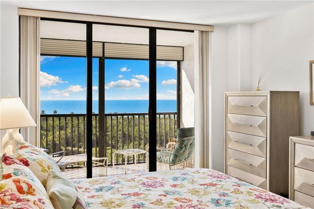 11 Bluebill AVE # 702, Naples, FL 34108