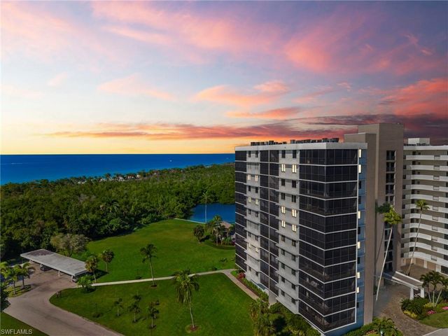 11 Bluebill AVE # 702, Naples, FL 34108