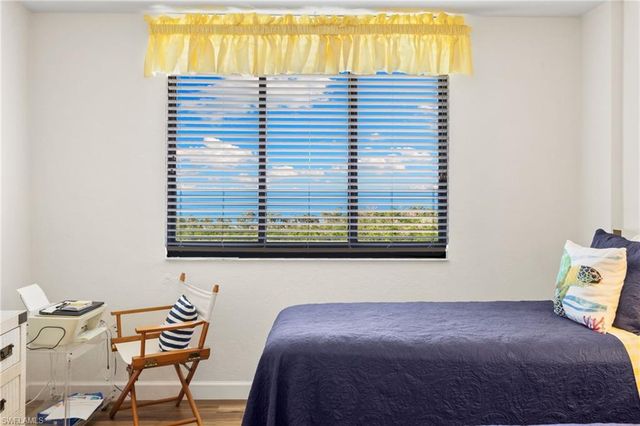 11 Bluebill AVE # 702, Naples, FL 34108