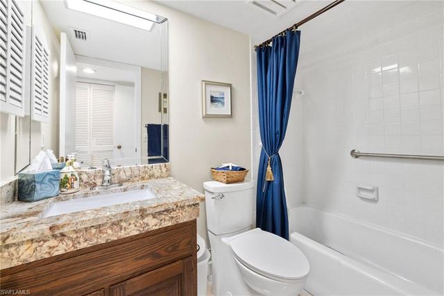 11 Bluebill AVE # 702, Naples, FL 34108