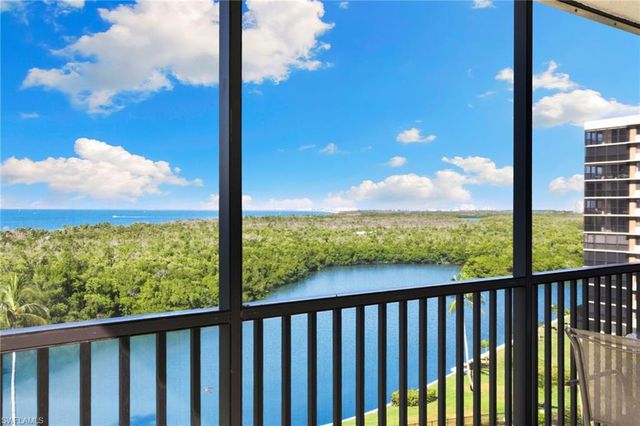 11 Bluebill AVE # 702, Naples, FL 34108