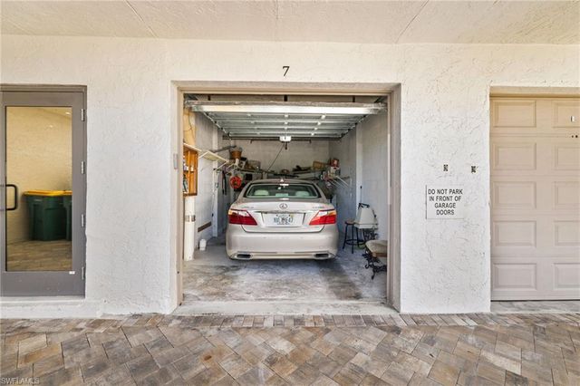 11 Bluebill AVE # 702, Naples, FL 34108