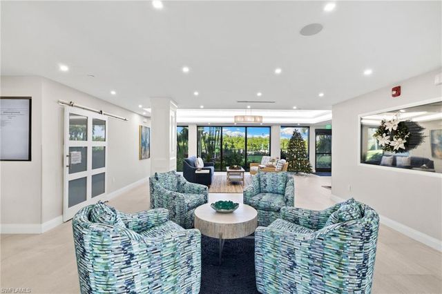 11 Bluebill AVE # 702, Naples, FL 34108