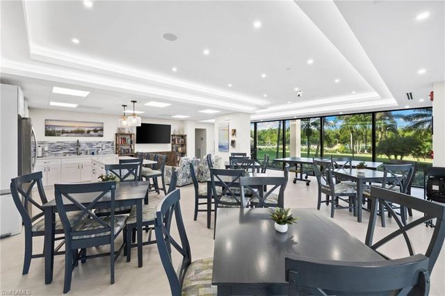 11 Bluebill AVE # 702, Naples, FL 34108