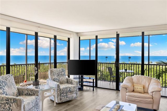 11 Bluebill AVE # 702, Naples, FL 34108