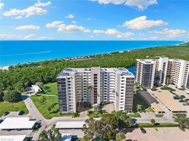 11 Bluebill AVE # 702, Naples, FL 34108