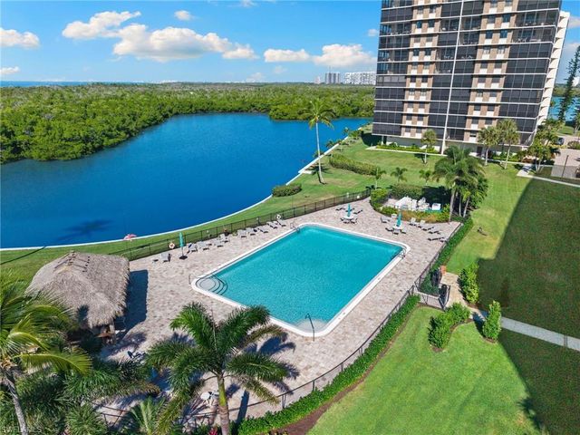 11 Bluebill AVE # 702, Naples, FL 34108