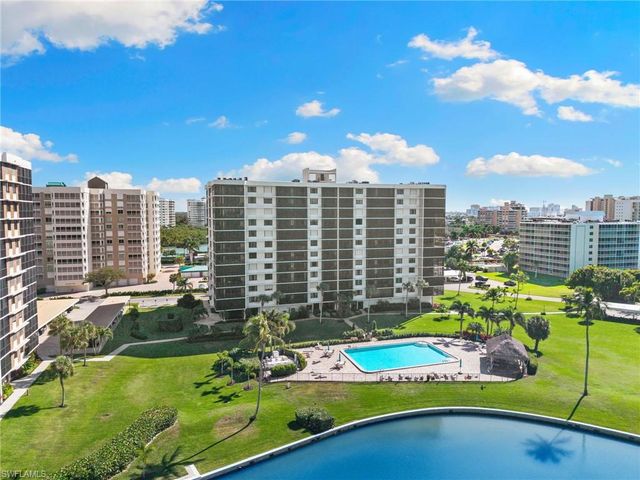 11 Bluebill AVE # 702, Naples, FL 34108