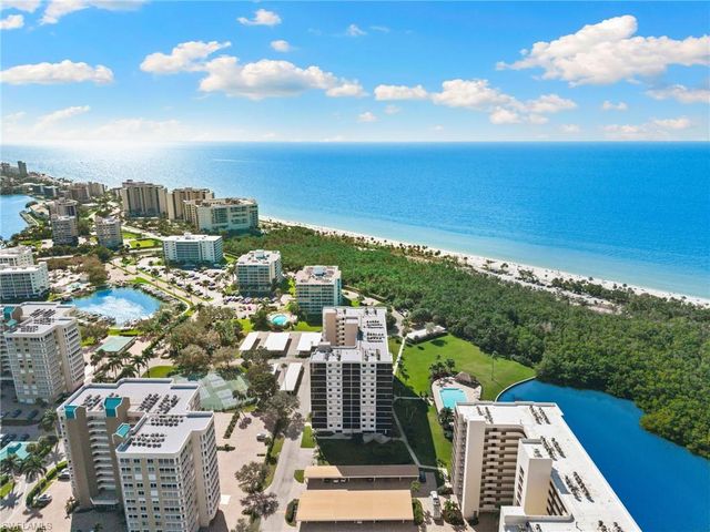 11 Bluebill AVE # 702, Naples, FL 34108