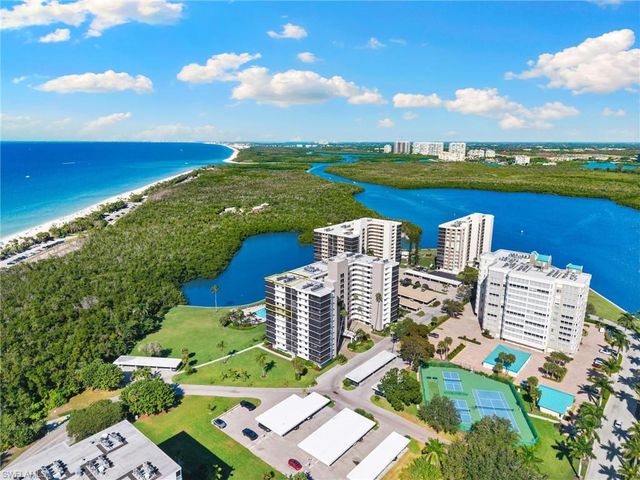 11 Bluebill AVE # 702, Naples, FL 34108