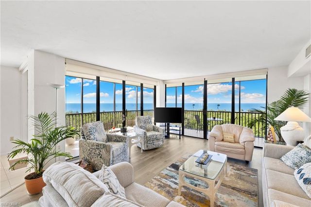 11 Bluebill AVE # 702, Naples, FL 34108