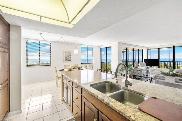 11 Bluebill AVE # 702, Naples, FL 34108