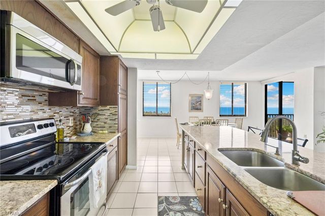 11 Bluebill AVE # 702, Naples, FL 34108