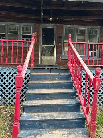 8005 S Ridgeland Avenue, Chicago, IL 60617