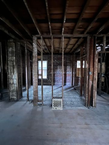 8005 S Ridgeland Avenue, Chicago, IL 60617