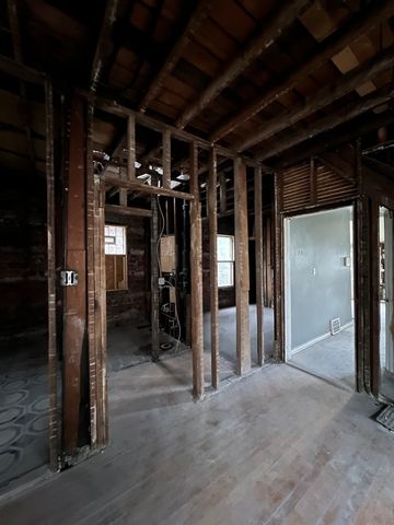 8005 S Ridgeland Avenue, Chicago, IL 60617