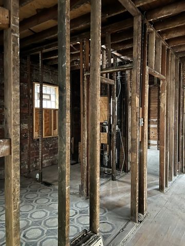 8005 S Ridgeland Avenue, Chicago, IL 60617