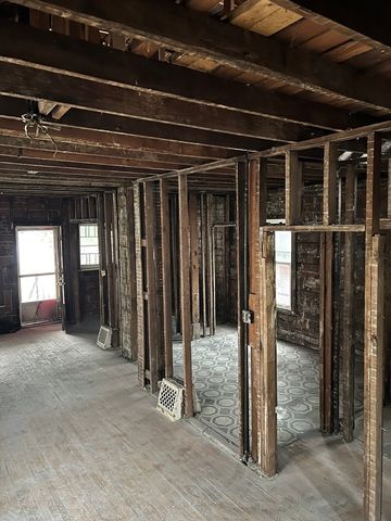 8005 S Ridgeland Avenue, Chicago, IL 60617