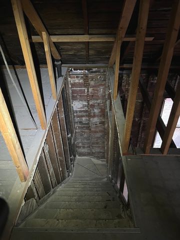 8005 S Ridgeland Avenue, Chicago, IL 60617