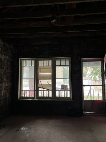 8005 S Ridgeland Avenue, Chicago, IL 60617