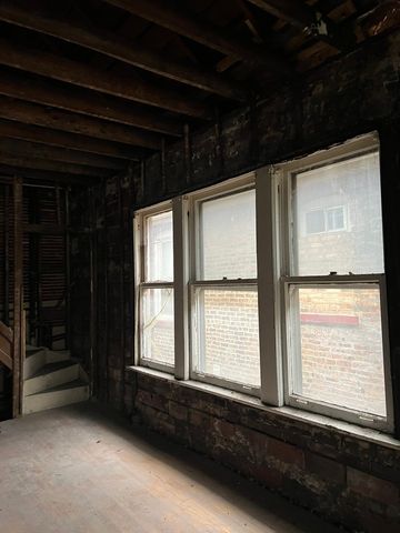 8005 S Ridgeland Avenue, Chicago, IL 60617