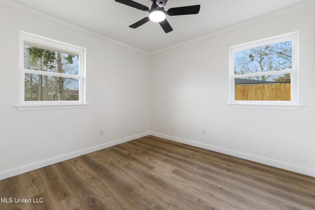402 Hunter Drive, Ocean Springs, MS 39564