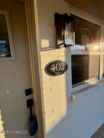 402 Hunter Drive, Ocean Springs, MS 39564