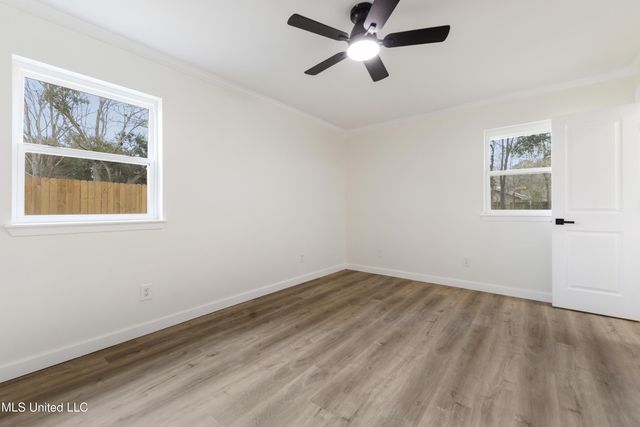 402 Hunter Drive, Ocean Springs, MS 39564