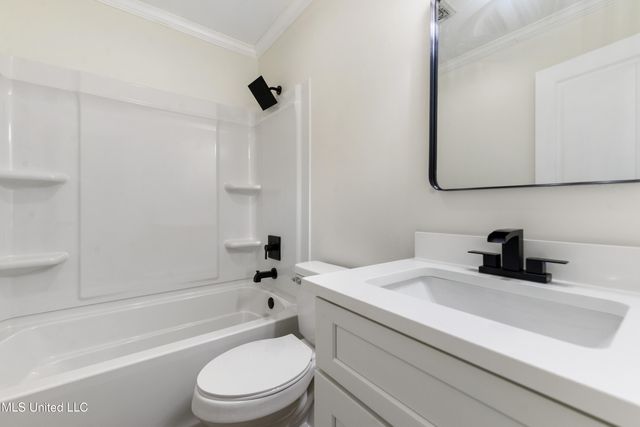 402 Hunter Drive, Ocean Springs, MS 39564