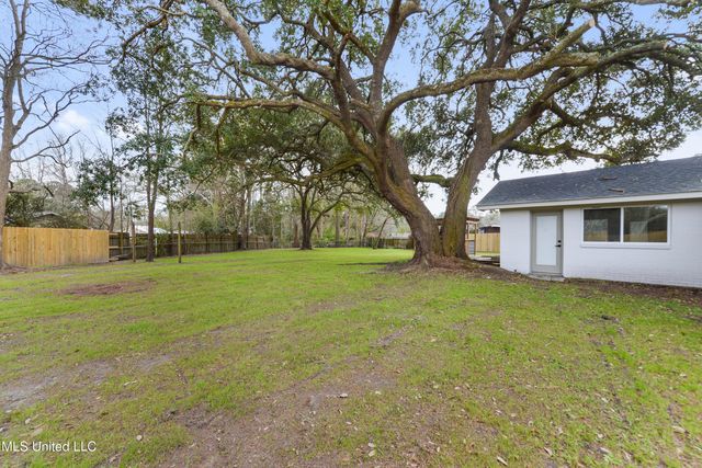 402 Hunter Drive, Ocean Springs, MS 39564